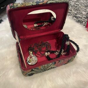 Victoria secret vintage 90s Elegant Floral Jewelry Box great condition, vanity,